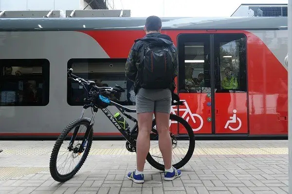 hvordan man transporterer en cykel i et tog