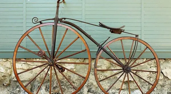Cyklens historie - hvem opfandt den og i hvilket år, skitse af den første cykel