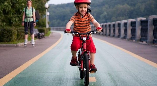 Sådan lærer du dit barn at cykle: sikkerhedsregler, tips