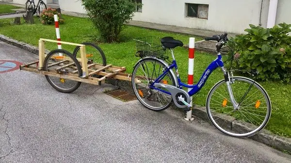 cykelanhænger lavet af træ