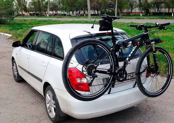 flod trofast peeling Hvordan man transporterer en cykel i en bil (bil)