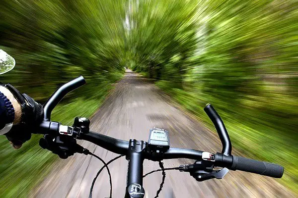 høj hastighed på en cykel